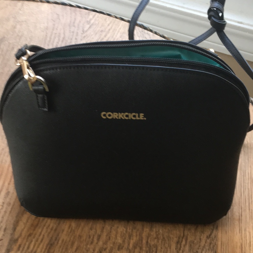 Corkcircle lunch bag